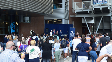 Crowd gathered in the Student Union Plaza on the UNF campus