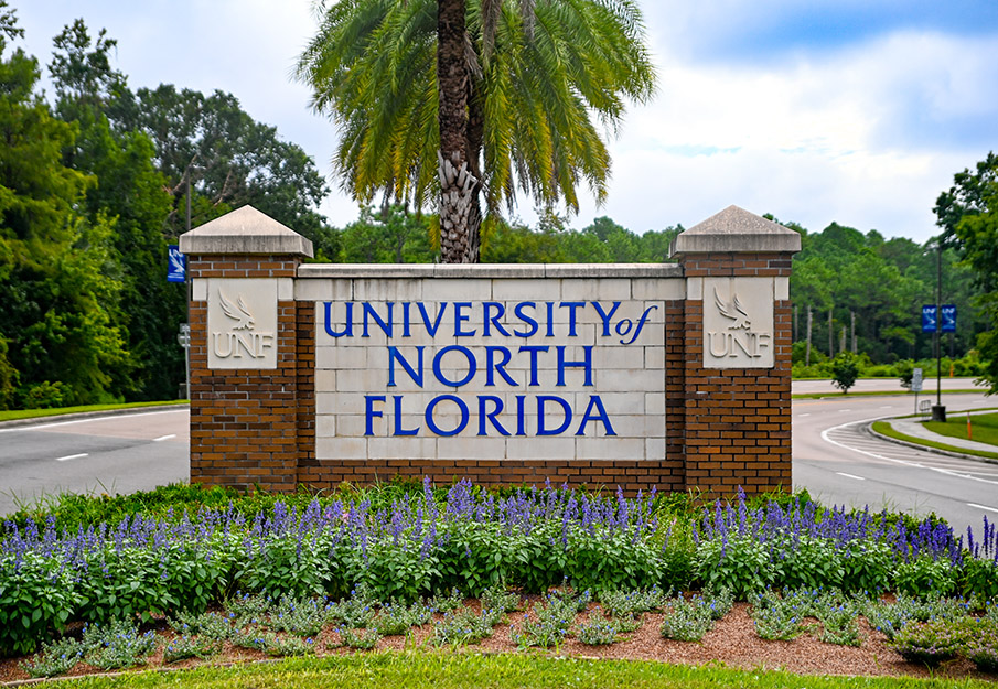 Main entrance sign to University of North Florida's campus