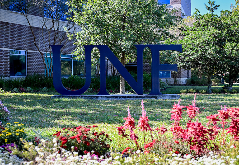 View of the UNF sign from the Botanical Gardens