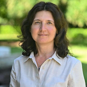Elena Buzaianu headshot