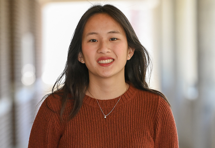 Ella Luedeke headshot