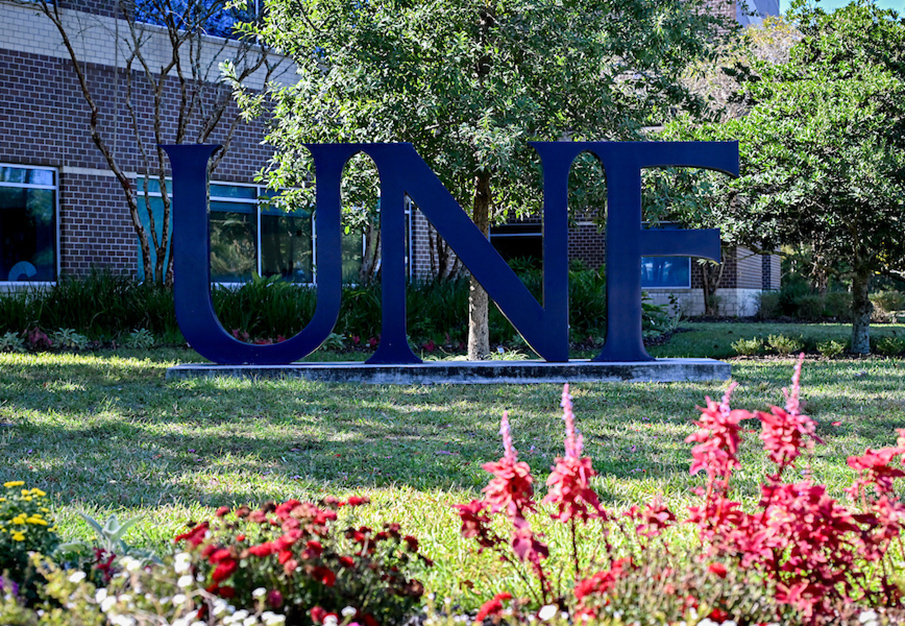 UNF sign from Botanical Gardens view