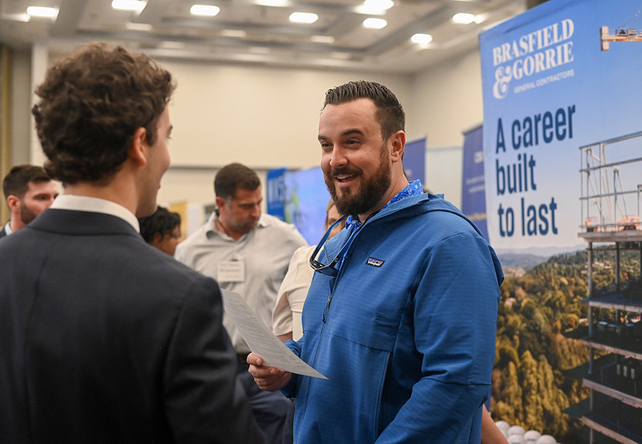 UNF student talking with a Brasfield & Corrie recruiter at Career Event
