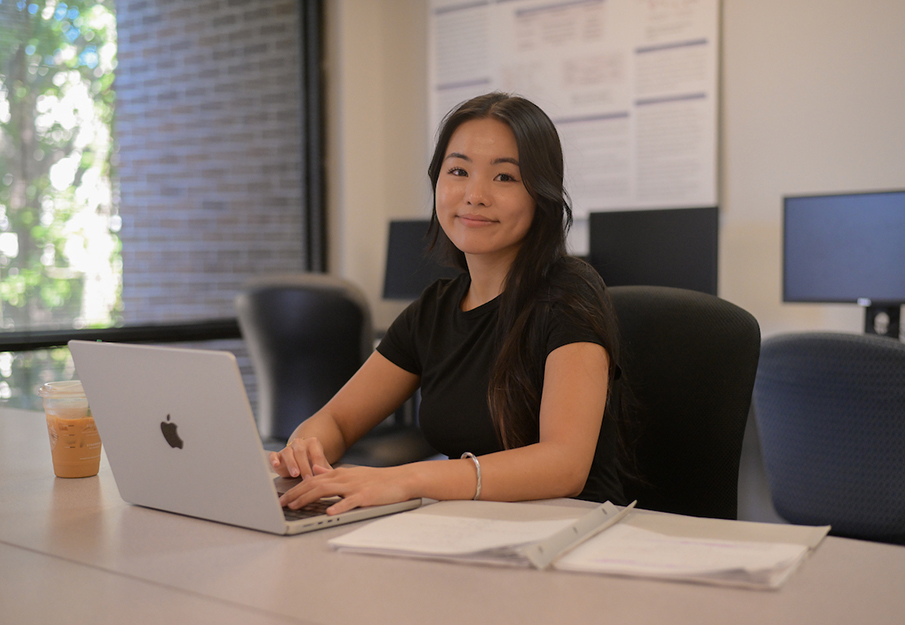 Shirley Chen headshot