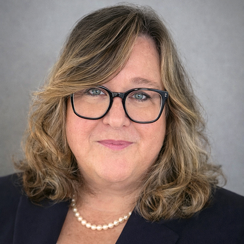 Liz Charron headshot