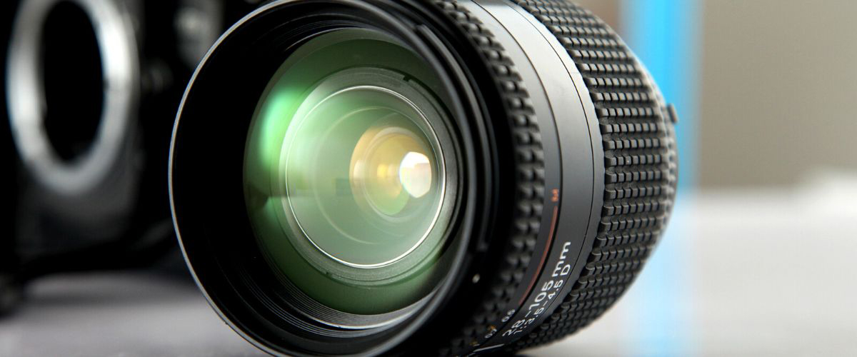 New digital camera with lens
