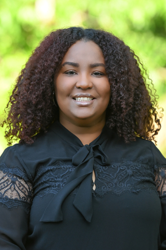 Headshot of Jayne De La Rosa