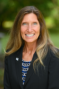 Lorraine Beach Headshot