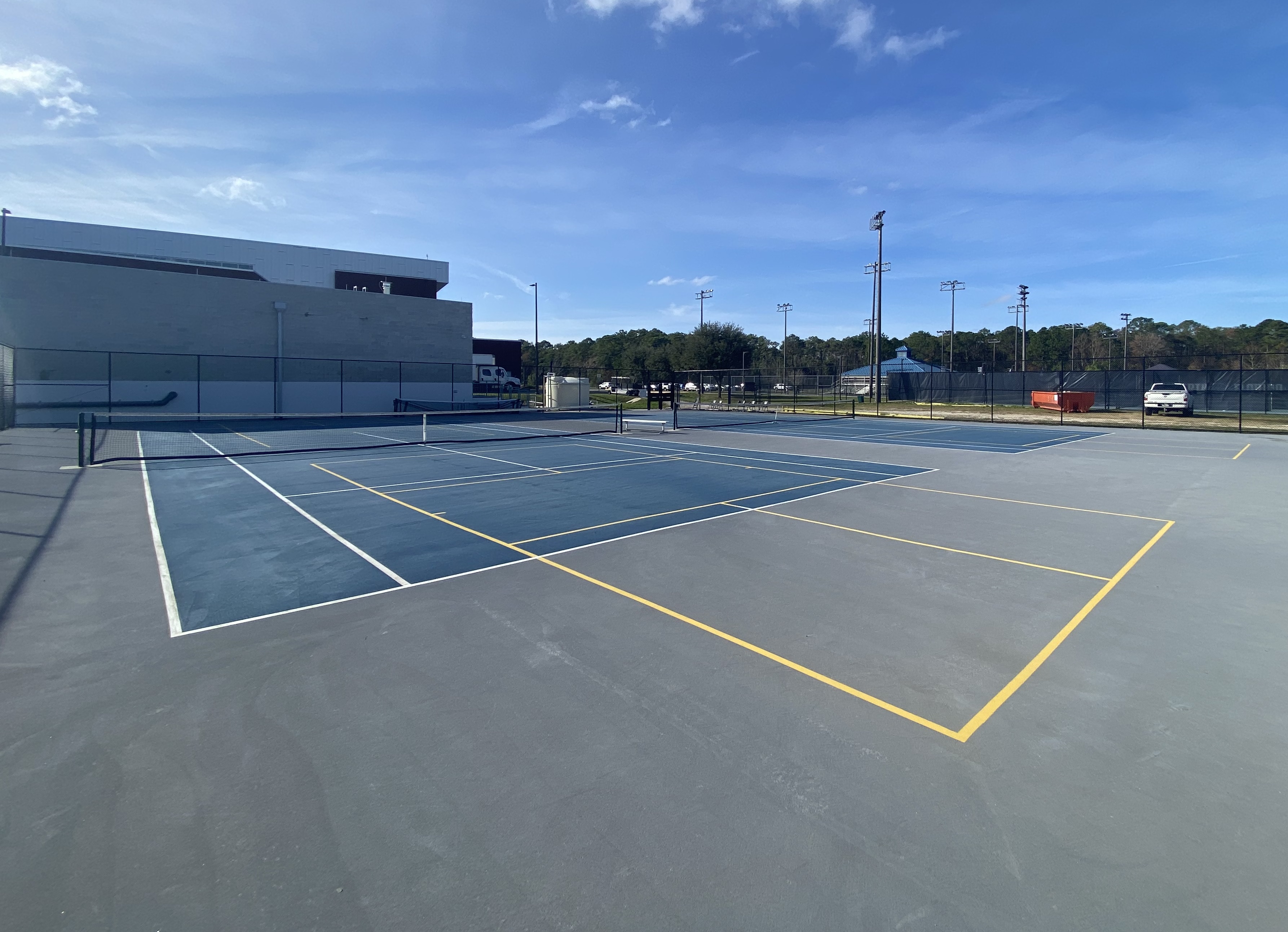 outdoor pickleball courts