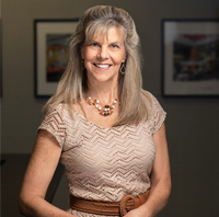 headshot of Cindy Reis