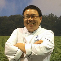 chef dennis headshot