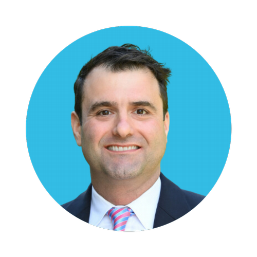 Headshot of Xavier Rozas in front of blue circle