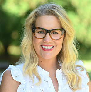 Shannon Hopkins headshot