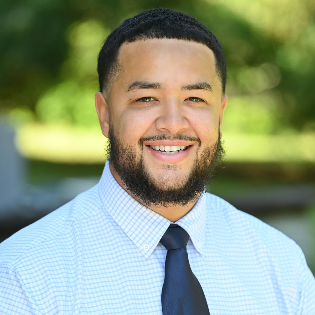 Alex Santiago Headshot