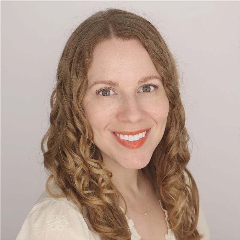 Headshot taken in the new SU Professional Portraits Booth