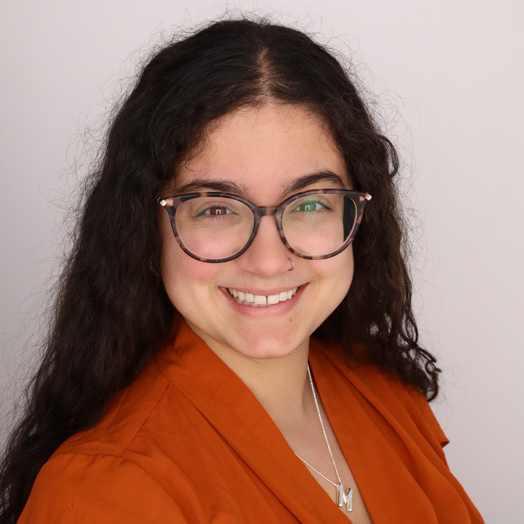 Veronica headshot from SU Professional Portraits Booth.