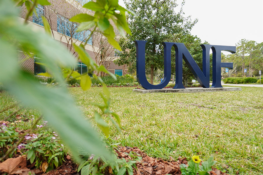 UNF sign in the grass