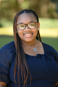 Ilyssia Bailey headshot outdoors