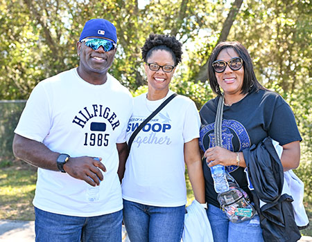 three alumni at the homecoming parade