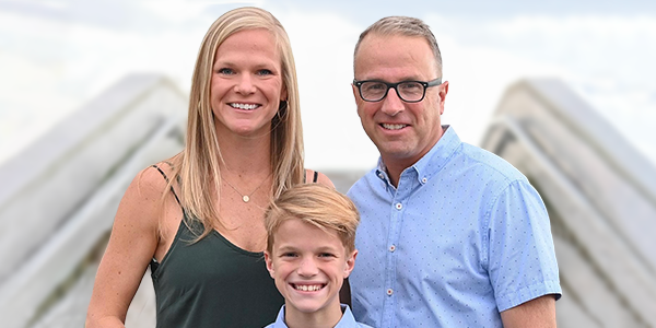 Alumnus Mark Cagnassola and his family