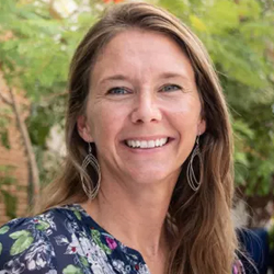 Tara Sunquist Headshot