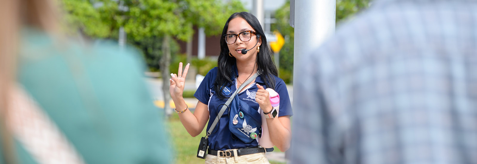 campus tour guide talking to parents and prospective students